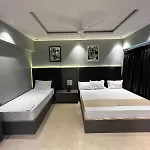 Dhanvantari Luxury Hotel Near Kokilaben Dhirubhai Ambani Hospital Mumbai